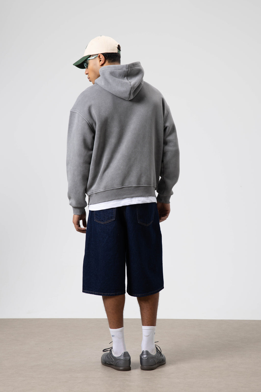 Oversize Yıkamalı Baskılı Kapüşonlu Sweatshirt Füme