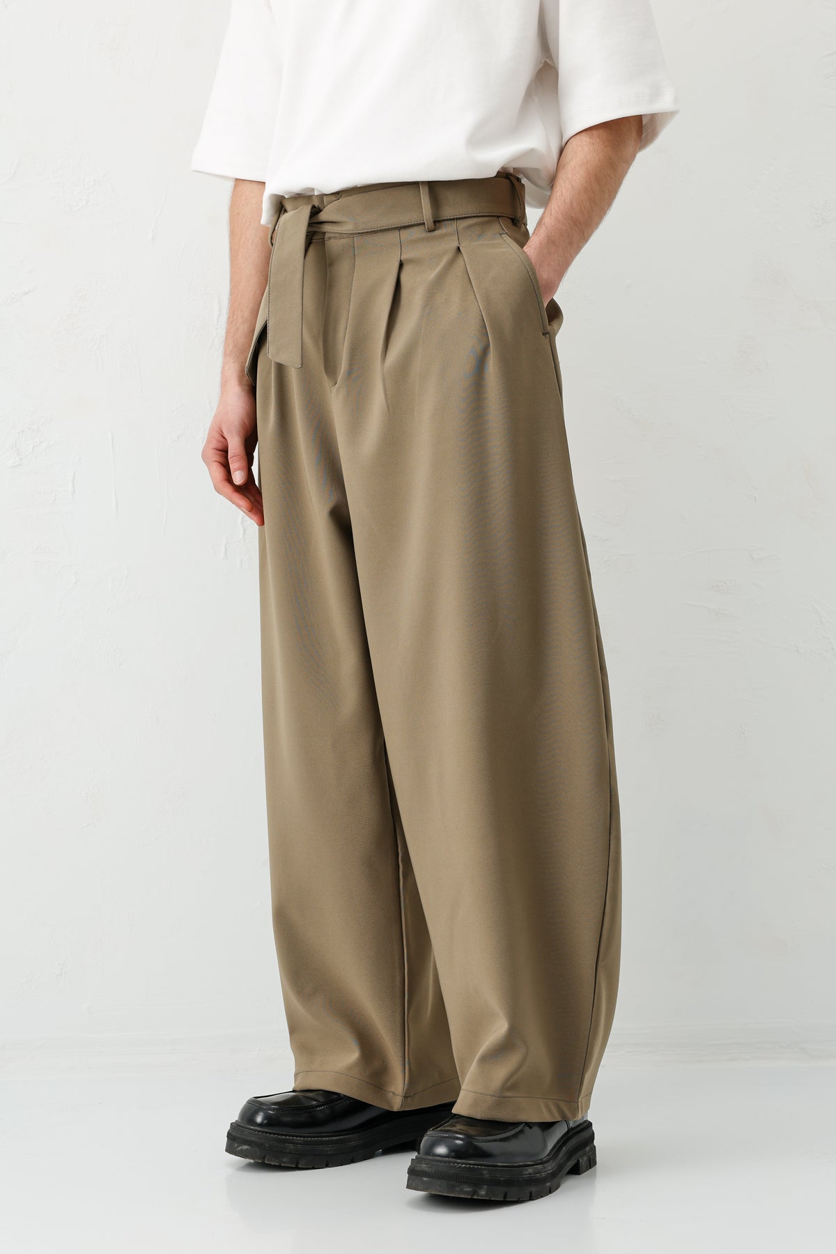 Barrel Fit Tailored Fit Kemerli Pantolon Haki
