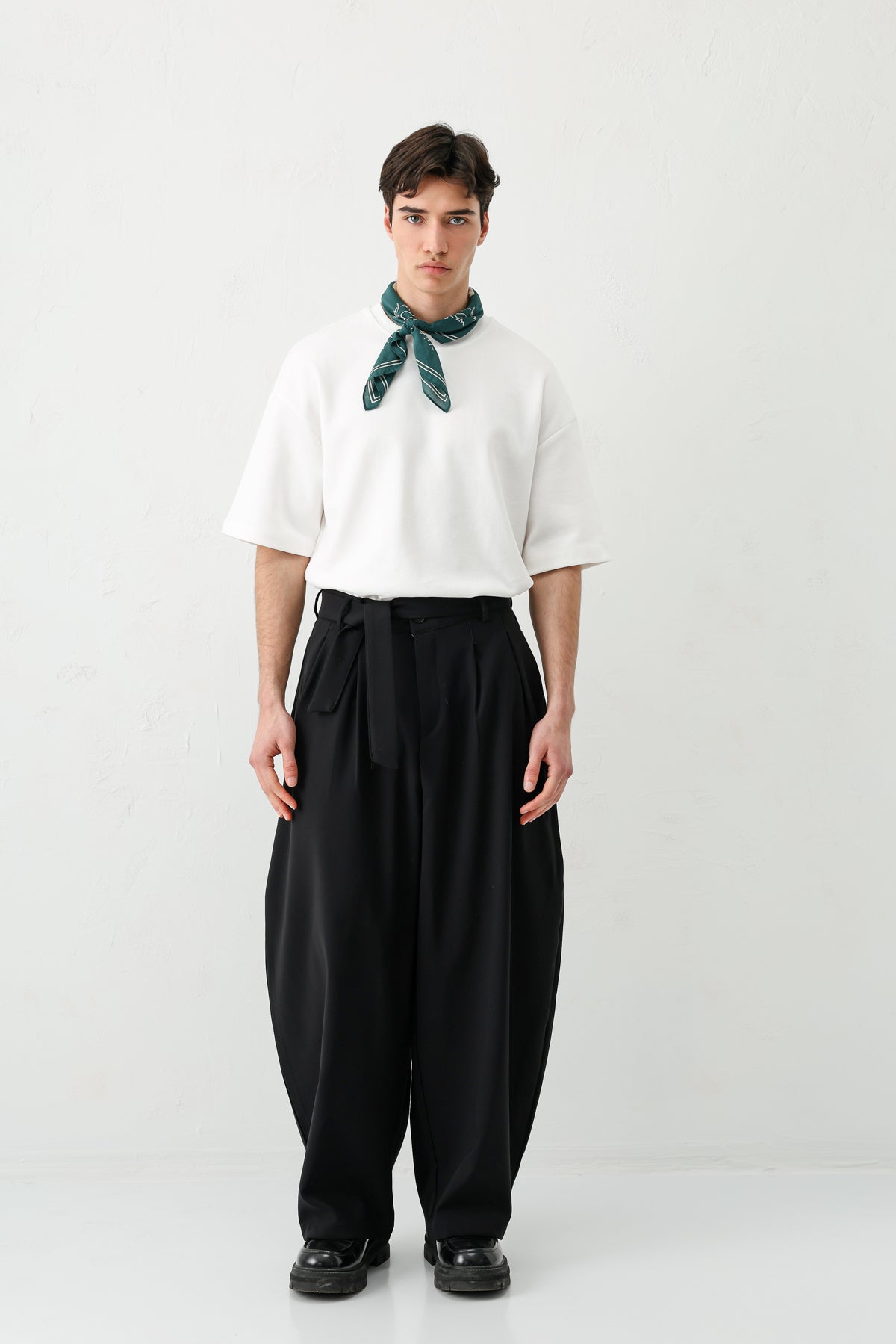 Barrel Fit Tailored Fit Kemerli Pantolon Siyah