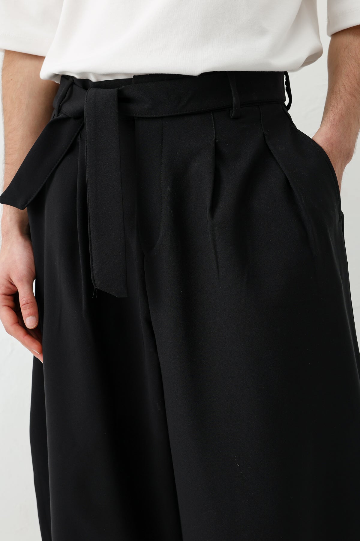 Barrel Fit Tailored Fit Kemerli Pantolon Siyah