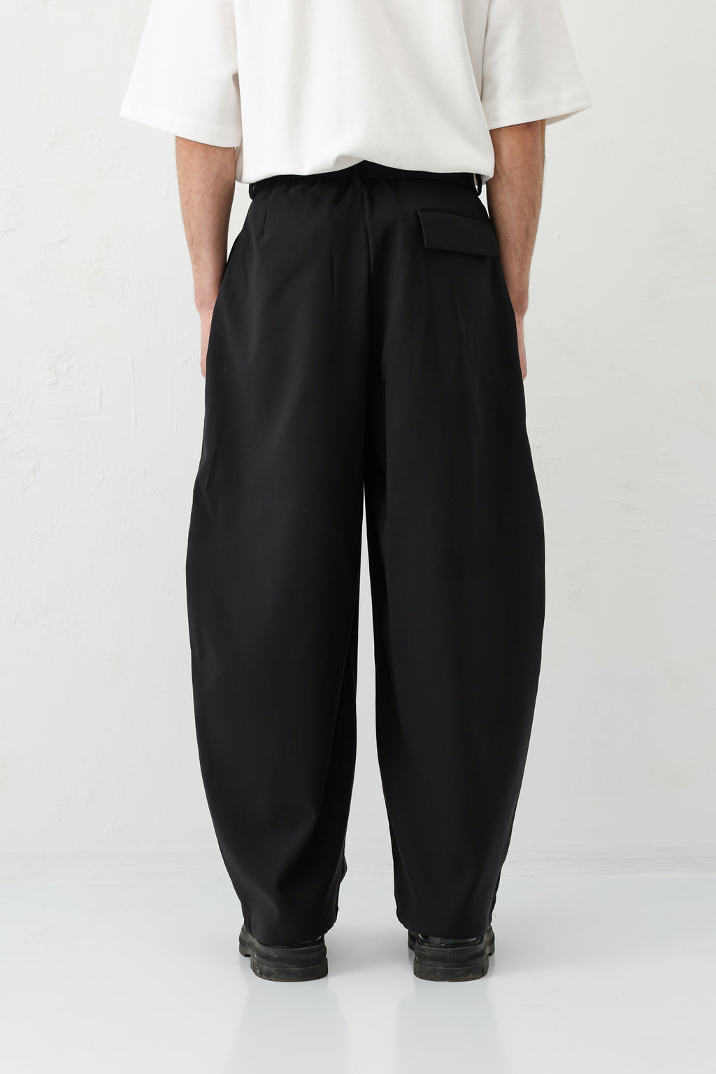 Barrel Fit Tailored Fit Kemerli Pantolon Siyah