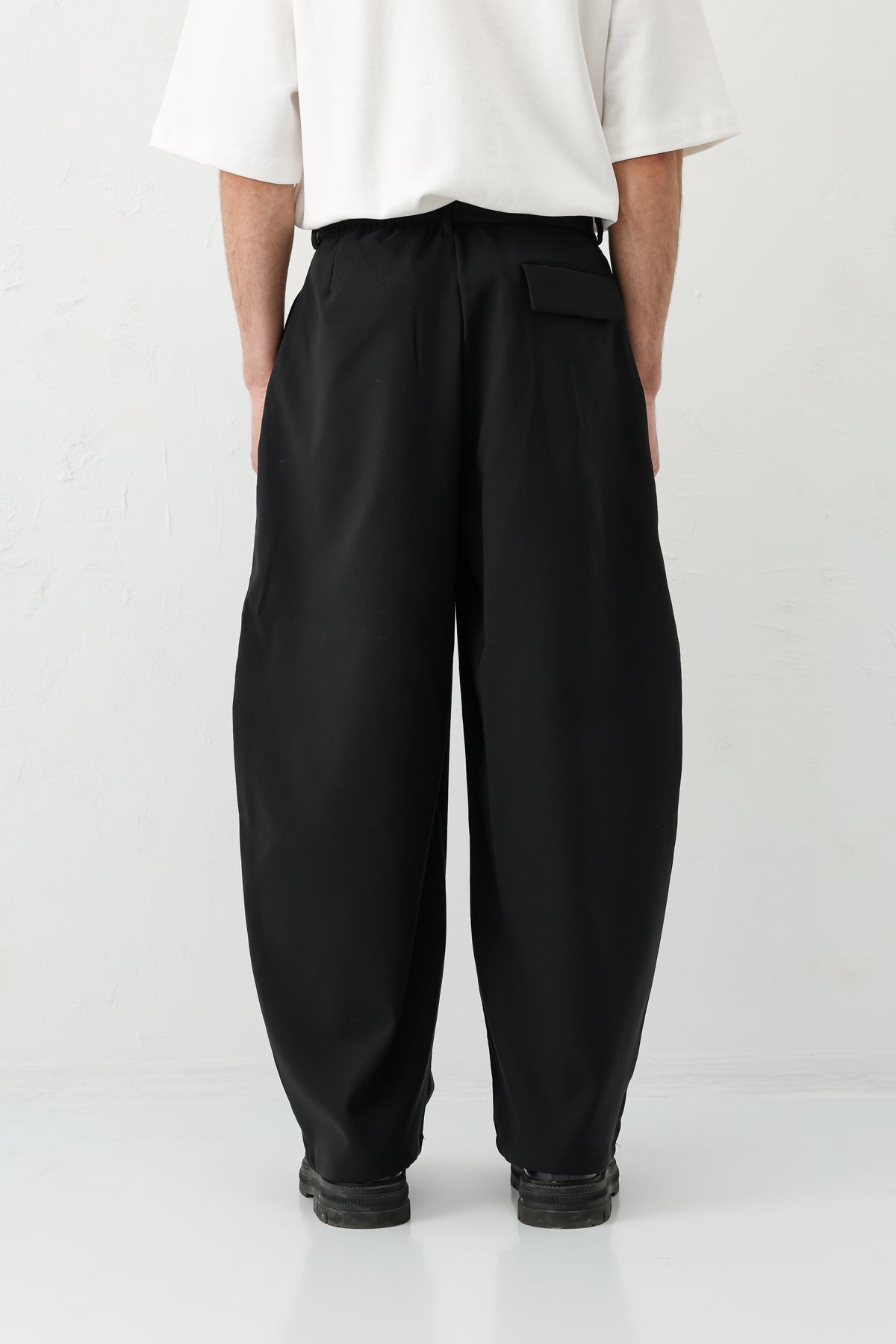 Barrel Fit Tailored Fit Kemerli Pantolon Siyah