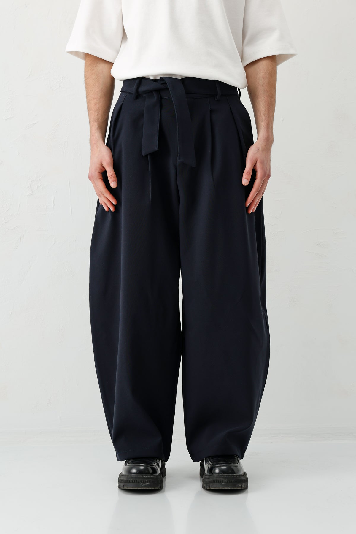 Barrel Fit Tailored Fit Kemerli Pantolon Lacivert
